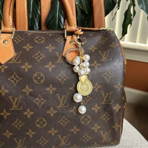 New PEARL and MATTE GOLD Bag Charm - Picture 4 of 7